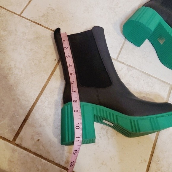 Vivian chunky lugsole chelsea boot in black and green lugsole chelsea boots - Picture 8 of 13